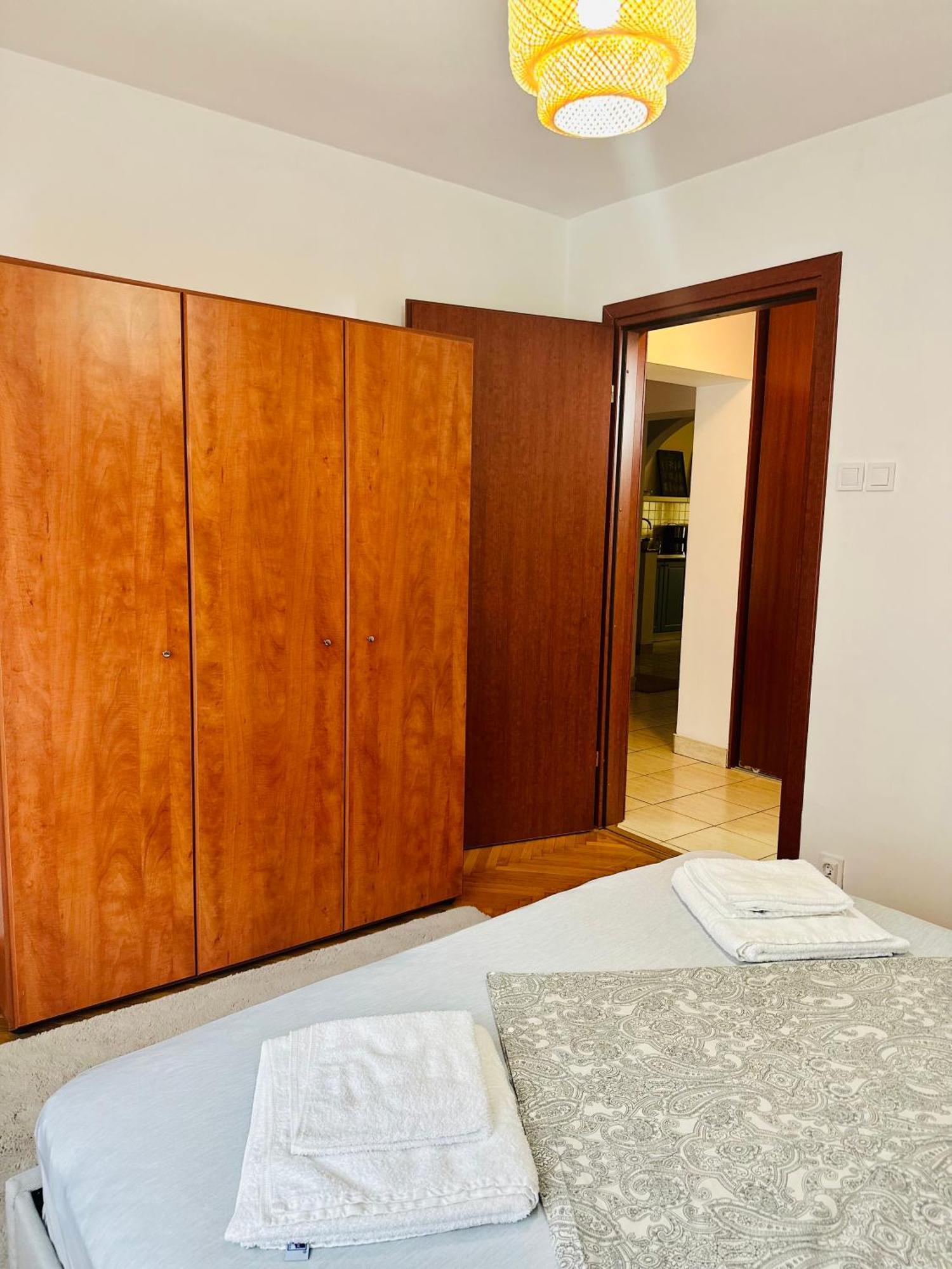 Tranquil Unirii Residence - Elegant & Spacious Living With Parking Steps From Parliament Bucharest Exterior photo