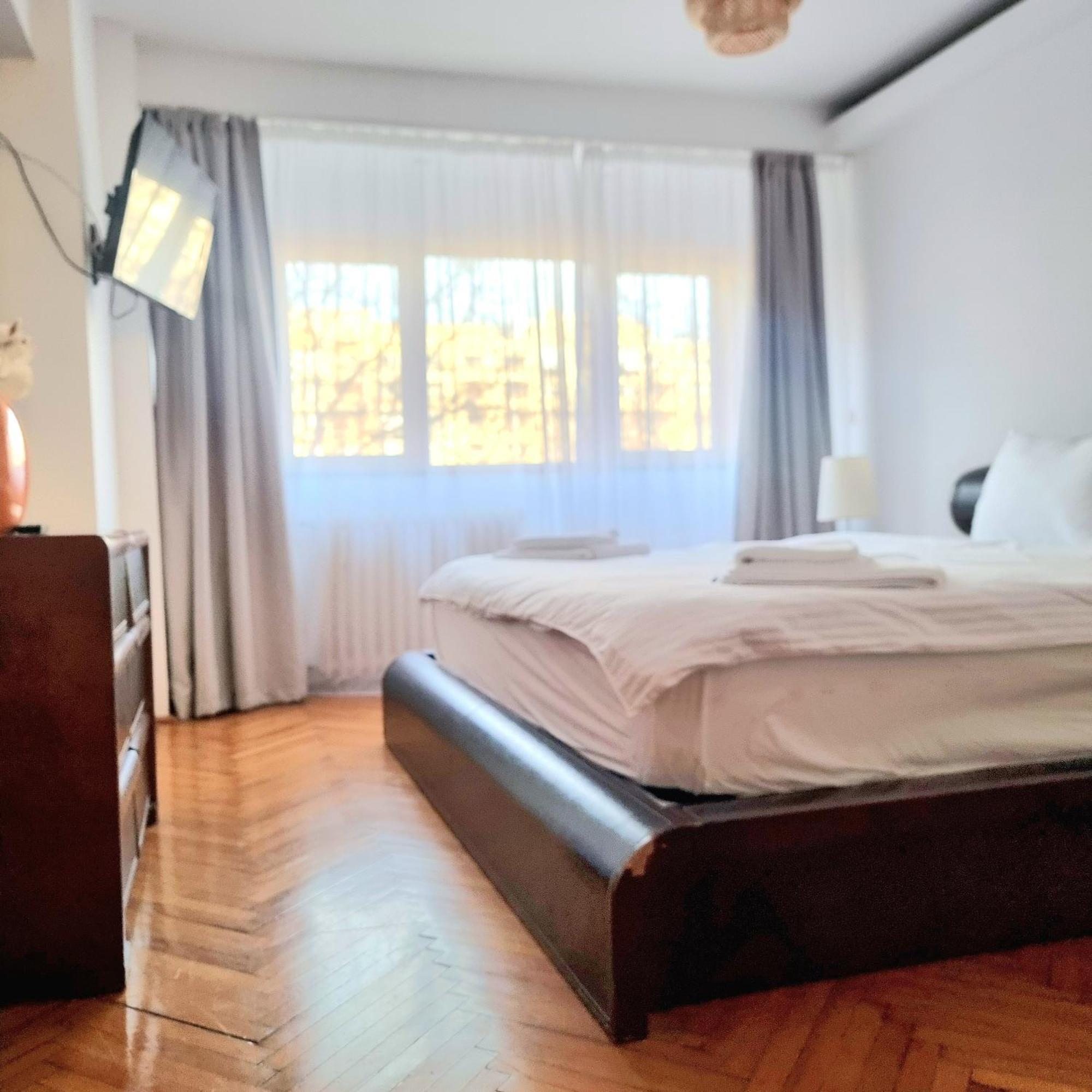 Tranquil Unirii Residence - Elegant & Spacious Living With Parking Steps From Parliament Bucharest Exterior photo