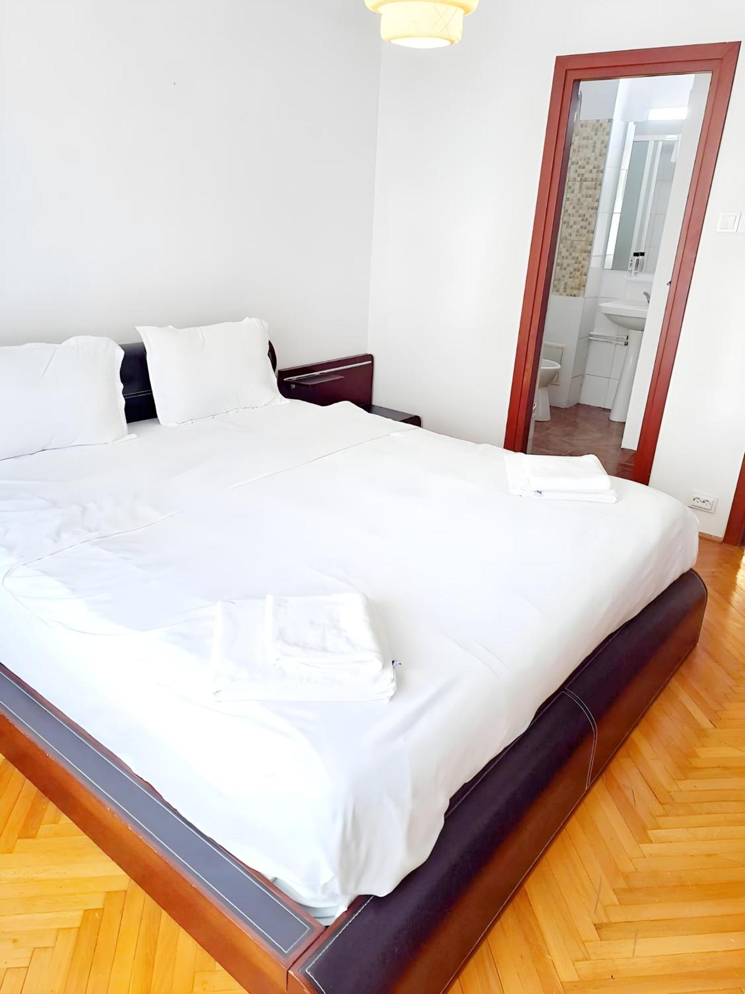 Tranquil Unirii Residence - Elegant & Spacious Living With Parking Steps From Parliament Bucharest Exterior photo